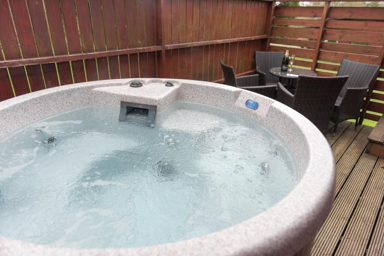 Minnigaff Conifer Lodge 25 With Hot Tub Newton Stewart المظهر الخارجي الصورة